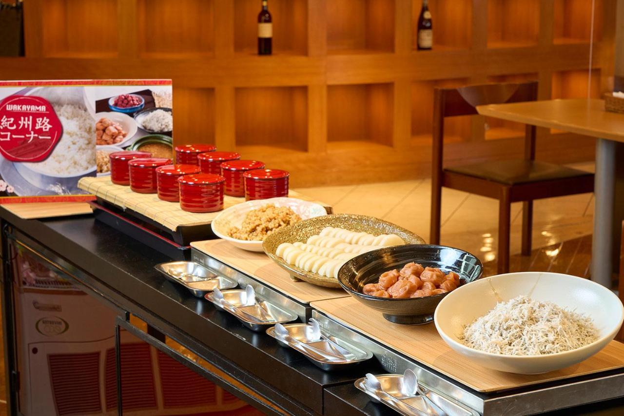 Hotel Granvia Wakayama Esterno foto Caviar at a buffet