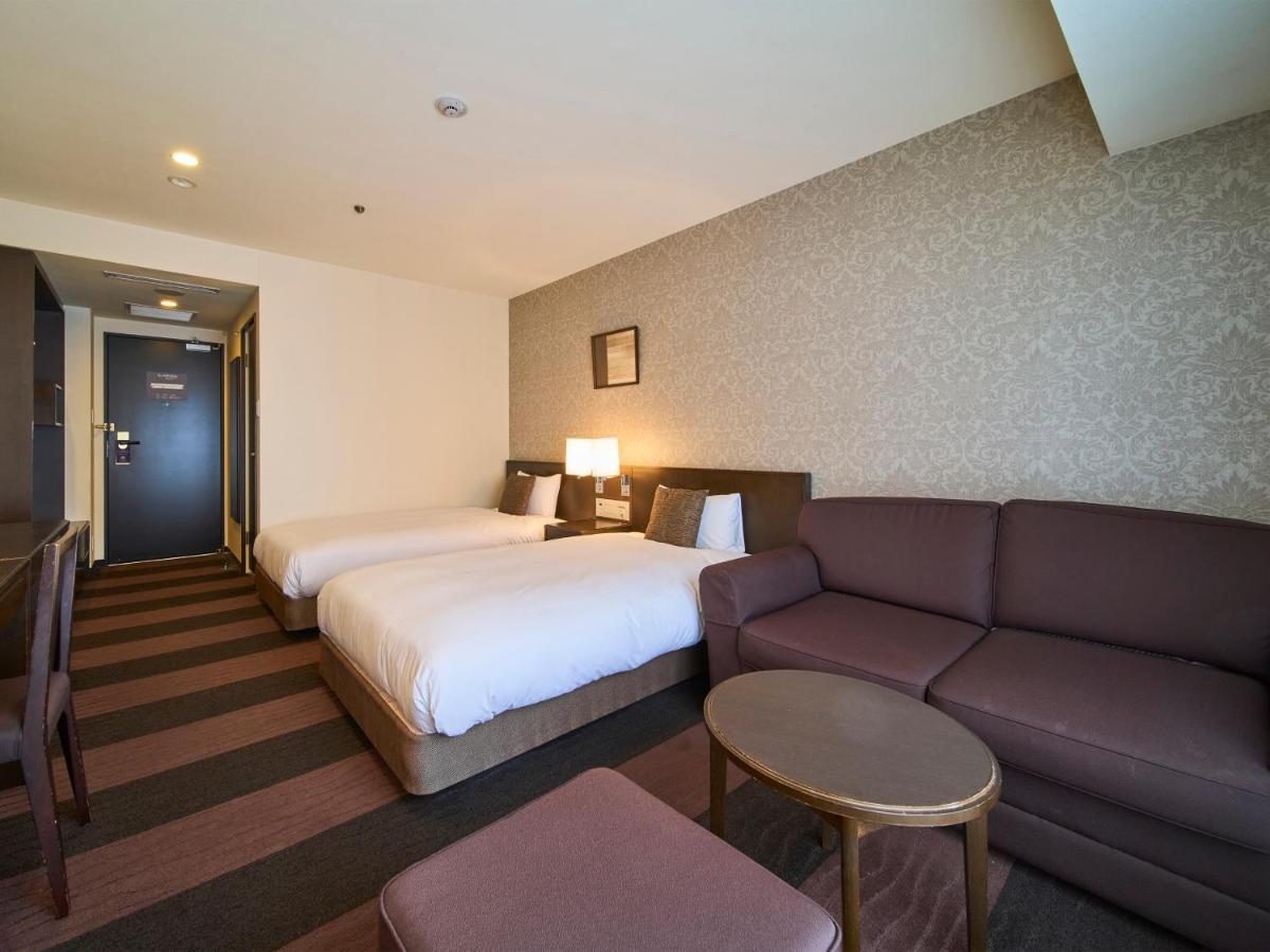Hotel Granvia Wakayama Esterno foto A room at the hotel