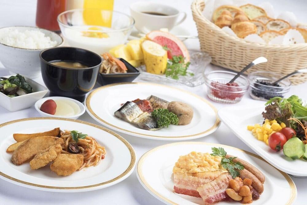 Hotel Granvia Wakayama Esterno foto A selection of inflight meals