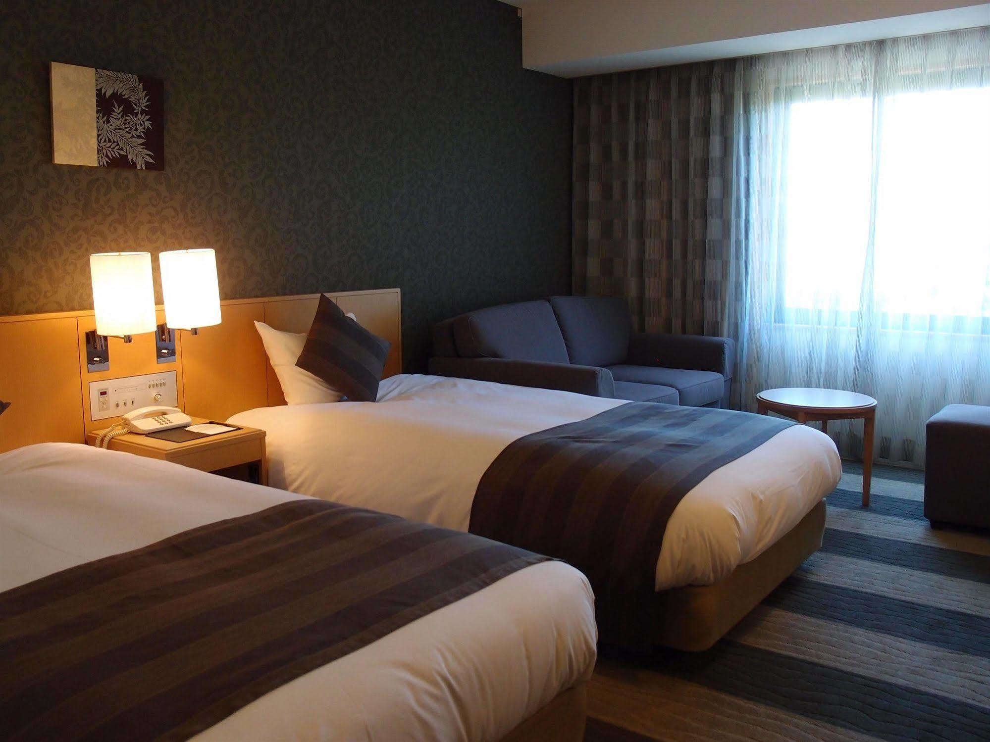 Hotel Granvia Wakayama Esterno foto A room at the hotel