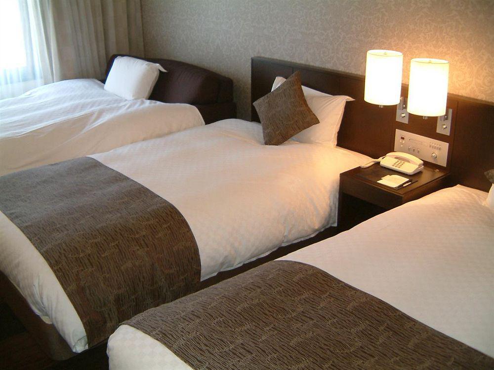 Hotel Granvia Wakayama Esterno foto A room at the hotel